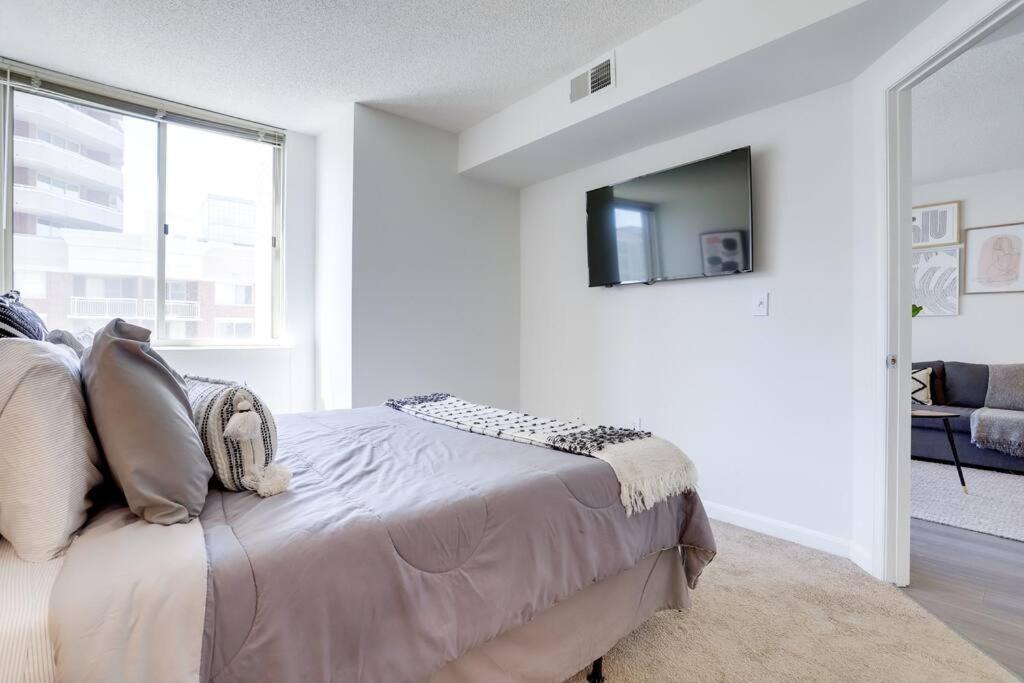 Bright Apartment Walk To Ballston Metro Arlington Exterior photo